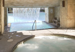 Beautiful 2 bedroom unit at resort, sleeps 6