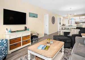 Beautiful 2 BR 2 BA Unit in the Popular Harbour Club Community!