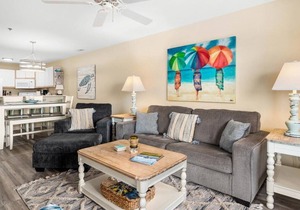 Beautiful 2 BR 2 BA Unit in the Popular Harbour Club Community!