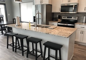 Beautiful 2 story cabin at Bridges Bay with lake view!