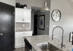 Beautiful 2 story cabin at Bridges Bay with lake view!