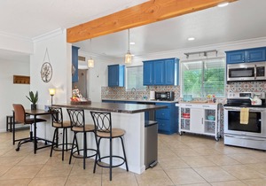 Beautiful 3BR home with free heated pool/spa! Near Old Town, ASU, golf & more.