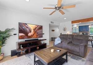 Beautiful 3BR home with free heated pool/spa! Near Old Town, ASU, golf & more.