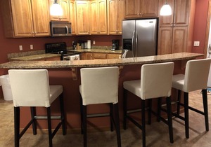Beautiful 3rd floor condo with great lake view!