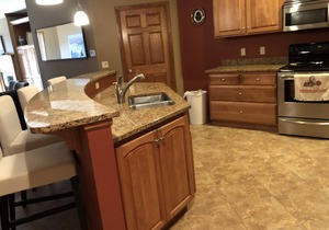 Beautiful 3rd floor condo with great lake view!