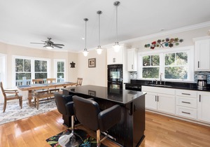 Beautiful 4 bedroom! Neighborhood Pool & Pet Friendly! Amenity Cards!