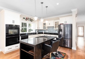 Beautiful 4 bedroom! Neighborhood Pool & Pet Friendly! Amenity Cards!