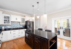 Beautiful 4 bedroom! Neighborhood Pool & Pet Friendly! Amenity Cards!