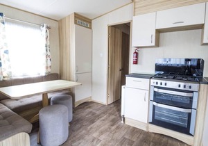 Beautiful 8 berth caravan at Seawick Holiday Park in Essex ref 27028R