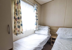 Beautiful 8 berth caravan at Seawick Holiday Park in Essex ref 27028R