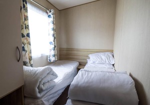 Beautiful 8 berth caravan at Seawick Holiday Park in Essex ref 27028R