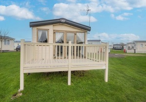 Beautiful 8 berth caravan at Naze Marine Holiday Park in Essex ref 17003D
