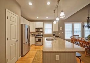 Beautiful and Comfortable Town Home in Bear Trap Community, steps from the Amenities! WIFI, Pool, Fitness Center, Tennis, Shuttle!