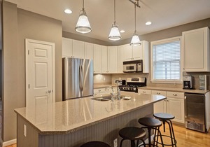 Beautiful and Comfortable Town Home in Bear Trap Community, steps from the Amenities! WIFI, Pool, Fitness Center, Tennis, Shuttle!