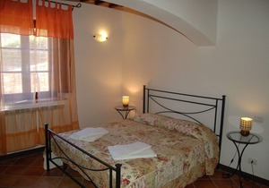 Beautiful apartment with pool, WIFI, TV, patio, pets allowed and parking, close to San Gimignano