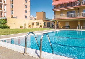 Beautiful Apartment In Malgrat De Mar With 2 Bedrooms, Wifi And Outdoor Swimming Pool