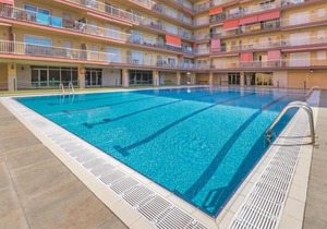 Beautiful Apartment In Malgrat De Mar With 2 Bedrooms, Wifi And Outdoor Swimming Pool