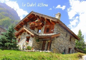 Beautiful apartment in private chalet, equiped for 12 people, 6 bedrooms, 5 bathrooms and private sauna.