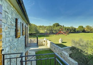 Beautiful apartment in Rakalj with WiFi