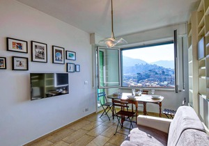 Beautiful apartment overlooking the beach and the houses of Recco.