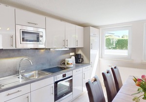 Beautiful apartment with terrace for 4 people near the beach and harbor