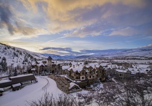 Beautiful Arrowhead Townhouse with Community Hot Tub and Superb Ski Access