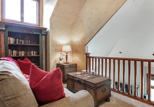 Beautiful Arrowhead Townhouse with Community Hot Tub and Superb Ski Access