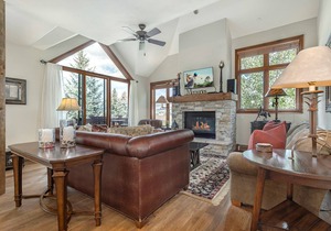 Beautiful Arrowhead Townhouse with Community Hot Tub and Superb Ski Access