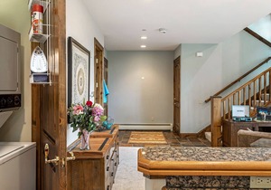 Beautiful Arrowhead Townhouse with Community Hot Tub and Superb Ski Access