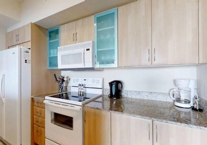 Beautiful Asian retreat 2bd/2bth Apt. min to beach