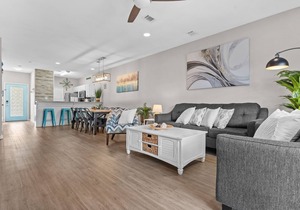 Beautiful Beach House with Pool Access Central Location 5 minute walk to Beach!
