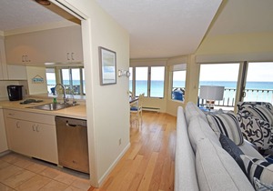 Beautiful Beachfront Condo in Glen Arbor's Homestead Resort; Acc: 8.