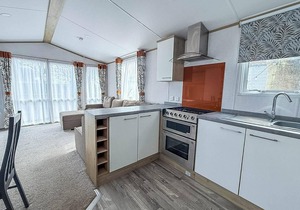 Beautiful caravan with decking at Azure Seas in Suffolk, sleeps 6 ref 32004AZ