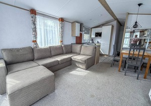 Beautiful caravan with decking at Azure Seas in Suffolk, sleeps 6 ref 32004AZ