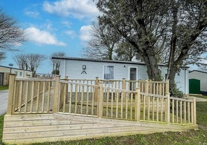 Beautiful caravan with decking at Azure Seas in Suffolk, sleeps 6 ref 32004AZ