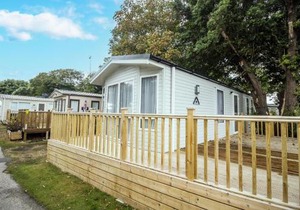 Beautiful Caravan With Decking At Azure Seas In Suffolk, Sleeps 6 Ref 32004Az
