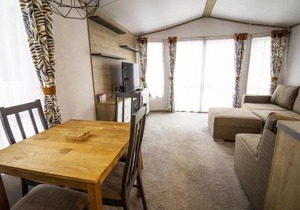 Beautiful Caravan With Decking At Azure Seas In Suffolk, Sleeps 6 Ref 32004Az