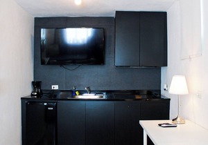 Beautiful Chandeliers, Cozy & Enjoyable Studio - Balcony/REE WIFI - 201