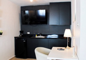 Beautiful Chandeliers, Cozy & Enjoyable Studio - Balcony/REE WIFI - 201