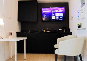 Beautiful Chandeliers, Cozy & Enjoyable Studio - Balcony/FREE WIFI - 202