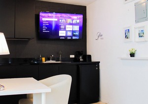 Beautiful Chandeliers, Cozy & Enjoyable Studio - Balcony/FREE WIFI - 202