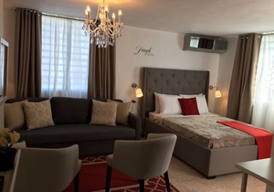Beautiful Chandeliers, Cozy & Enjoyable Studio - Balcony / FREE WIFI - 202