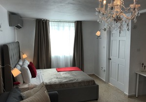 Beautiful Chandeliers, Cozy & Enjoyable Studio - Balcony / FREE WIFI - 202