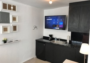Beautiful Chandeliers, Cozy & Enjoyable Studio - Balcony / FREE WIFI - 302