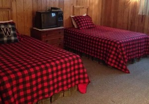 Beautiful, Comfy, Rustic Ski Chalet Steps From Ski Brule Mountain - LEFT side