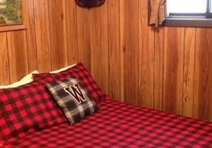 Beautiful, Comfy, Rustic Ski Chalet Steps From Ski Brule Mountain - LEFT side