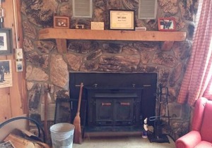Beautiful, Comfy, Rustic Ski Chalet Steps From Ski Brule Mountain (Right Side)