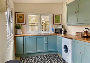 Beautiful Cottage Set In Quiet Location 2 Mins Walk From The Town