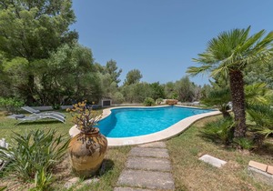 Beautiful Country House with Pool, Garden, Terrace, Balcony & Wi-Fi; Parking Available