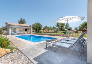 Beautiful Country House with Pool, Garden, Terrace & Wi-Fi